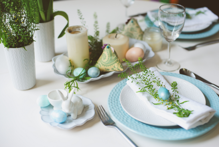 15 Absolutely Beautiful Easter Tablescapes To Inspire You